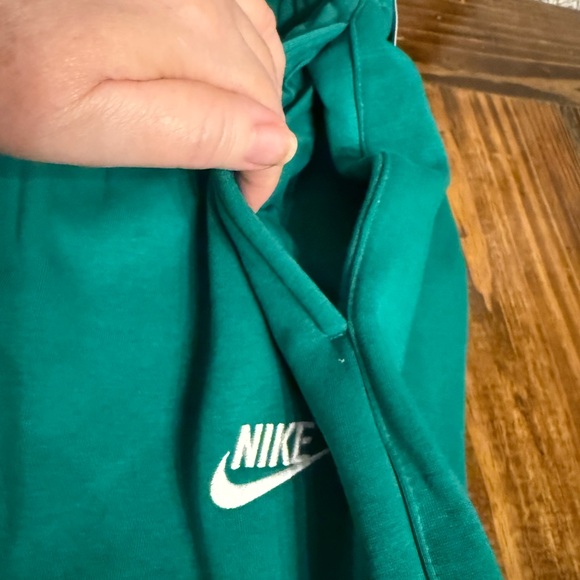 Nike  women’s Green Sweatpants - Picture 3 of 9